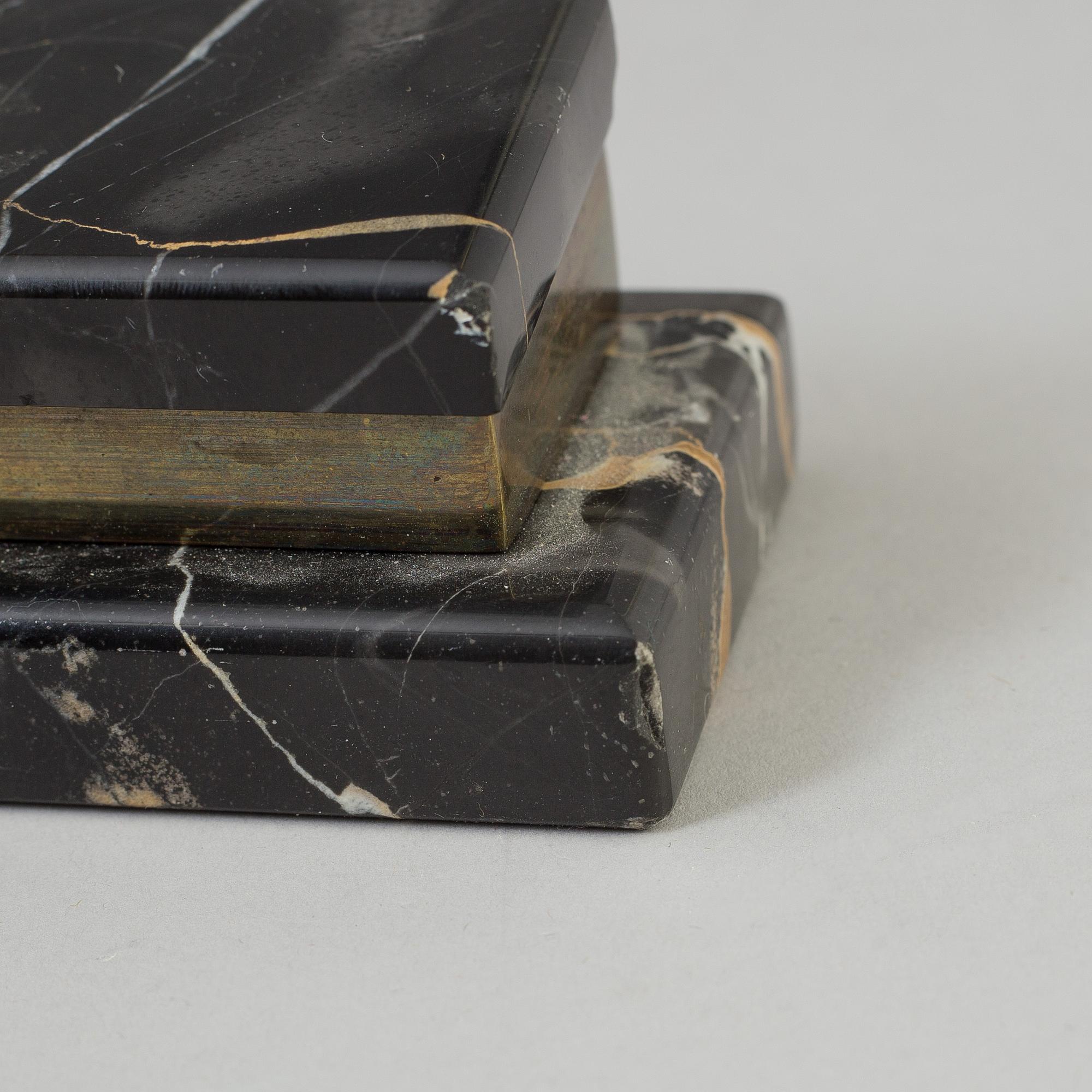 A 20th century marble mantle clock and lidded box.