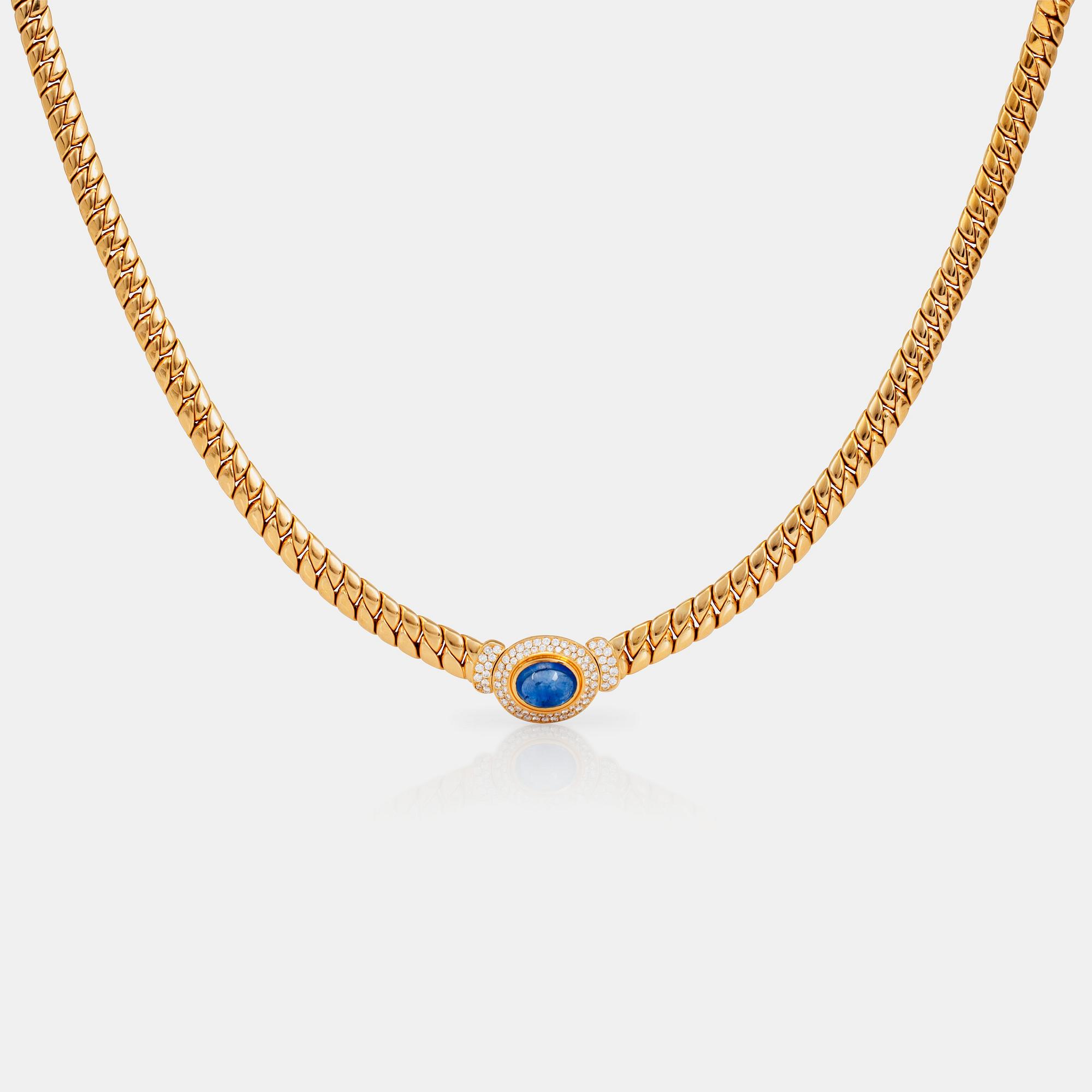 COLLIER med cabochonslipad safir ca 12.80ct samt briljantslipade diamanter totalt ca 2.00ct.