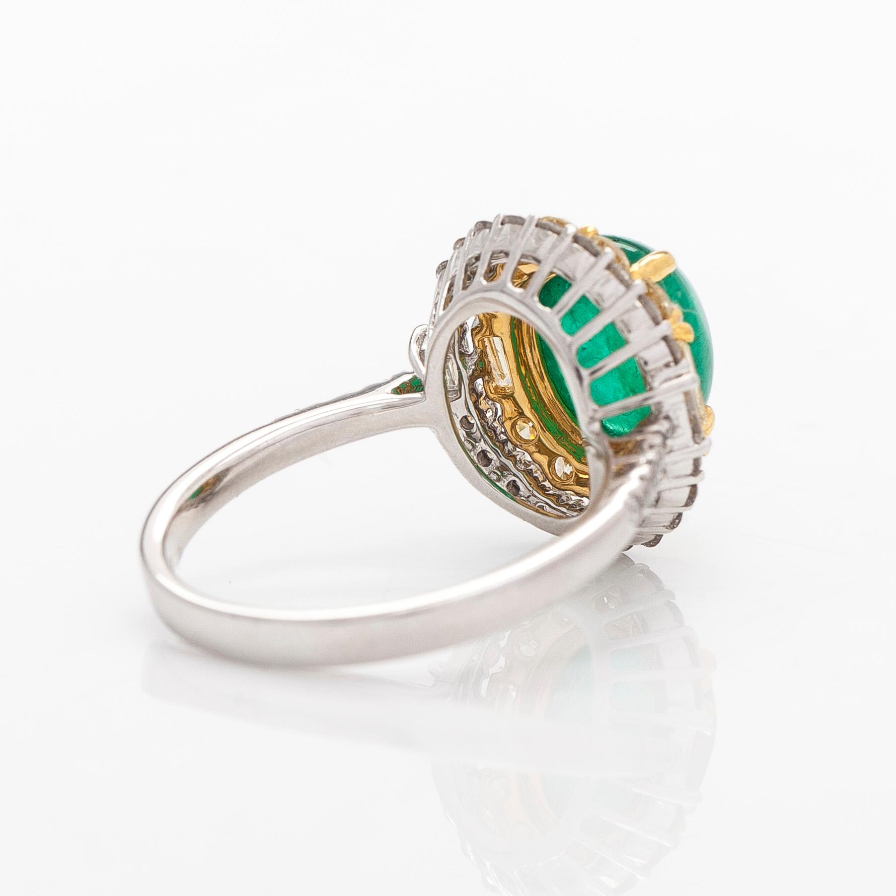 An 18K whitegold ring set with a cabochon-cut emerald and baguette- and brilliant-cut diamonds.