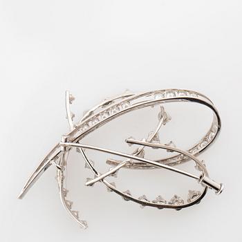 Brosch 18K vitguld och diamanter ca 1,50 ct.
