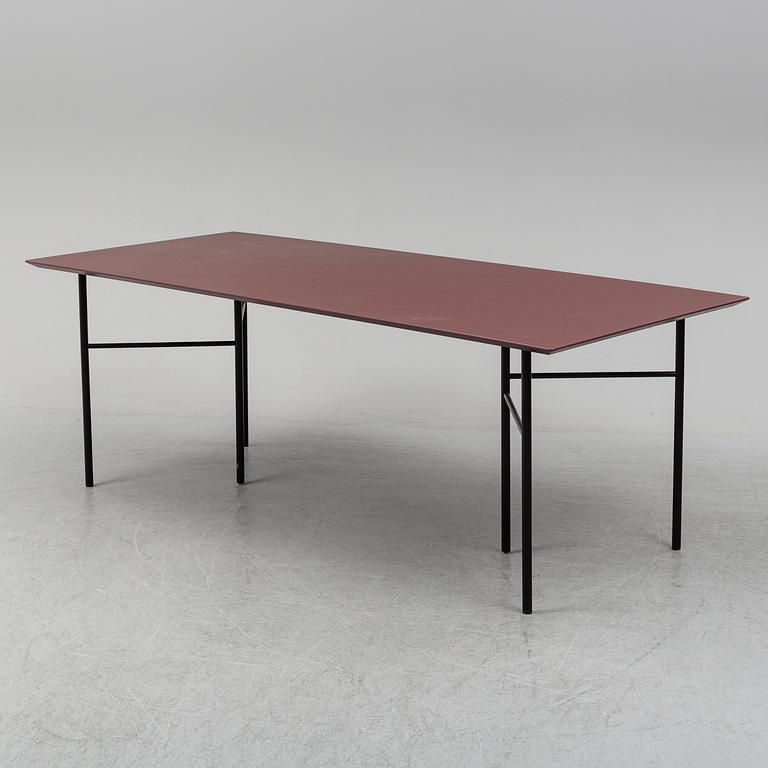 MATBORD/KONFERENSBORD, "Mingle", skiva från Ferm Living samt ben Mingle, Danmark, 2000-tal.
