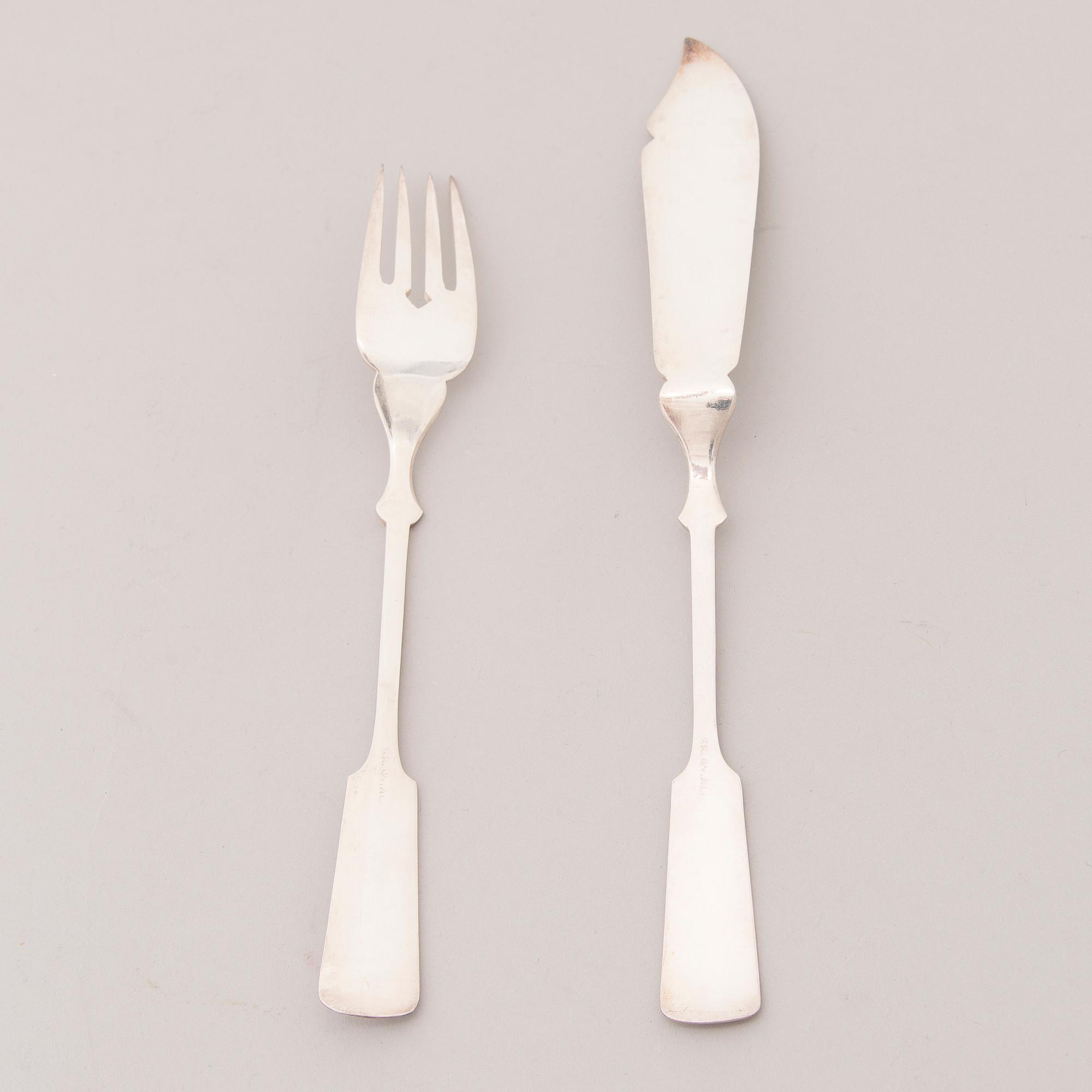 A set of 24 silver plate fish knives and forks with seashell decoration, Kultakeskus Oy, Finland 20th Century.