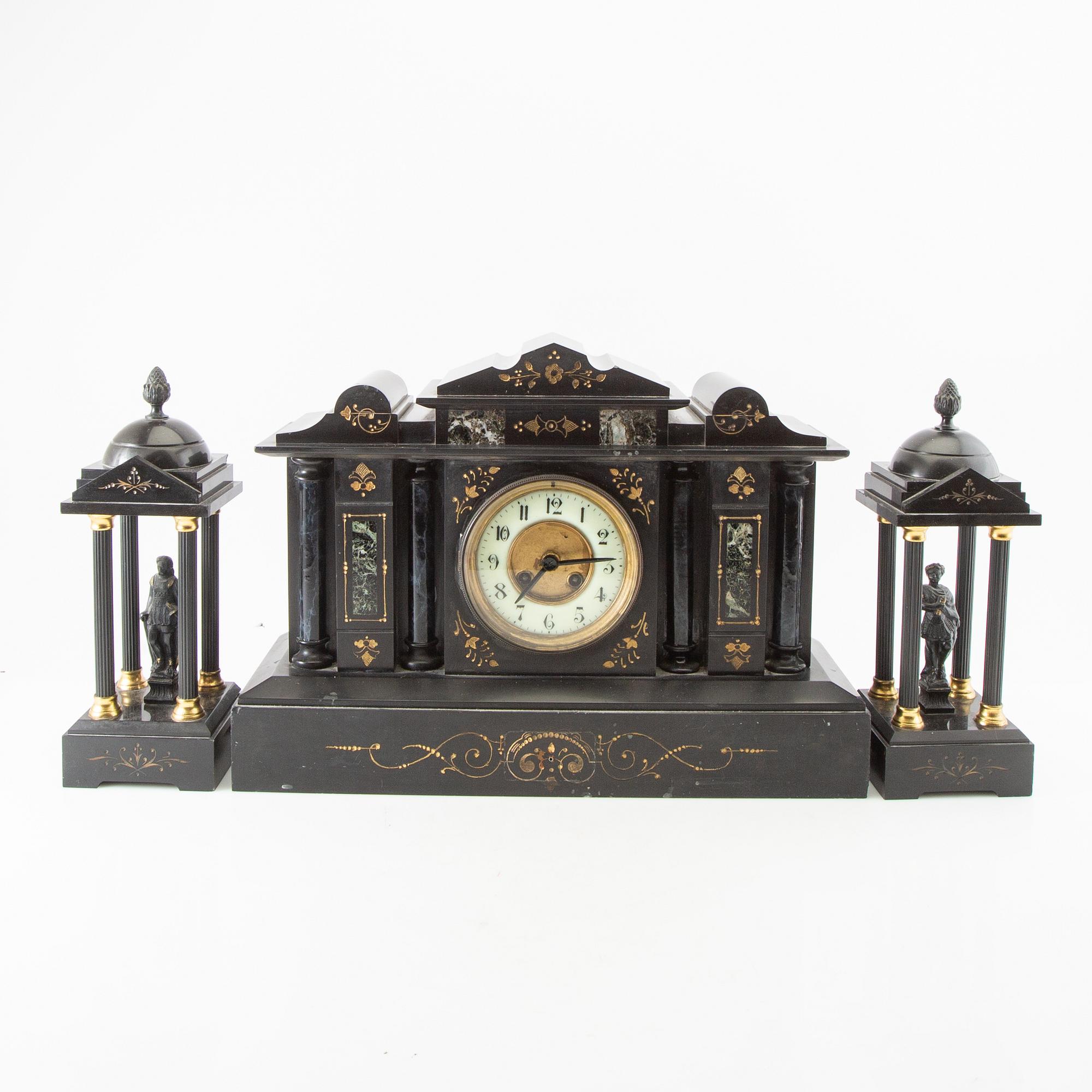 Table garniture 3 dlr early 20th century.