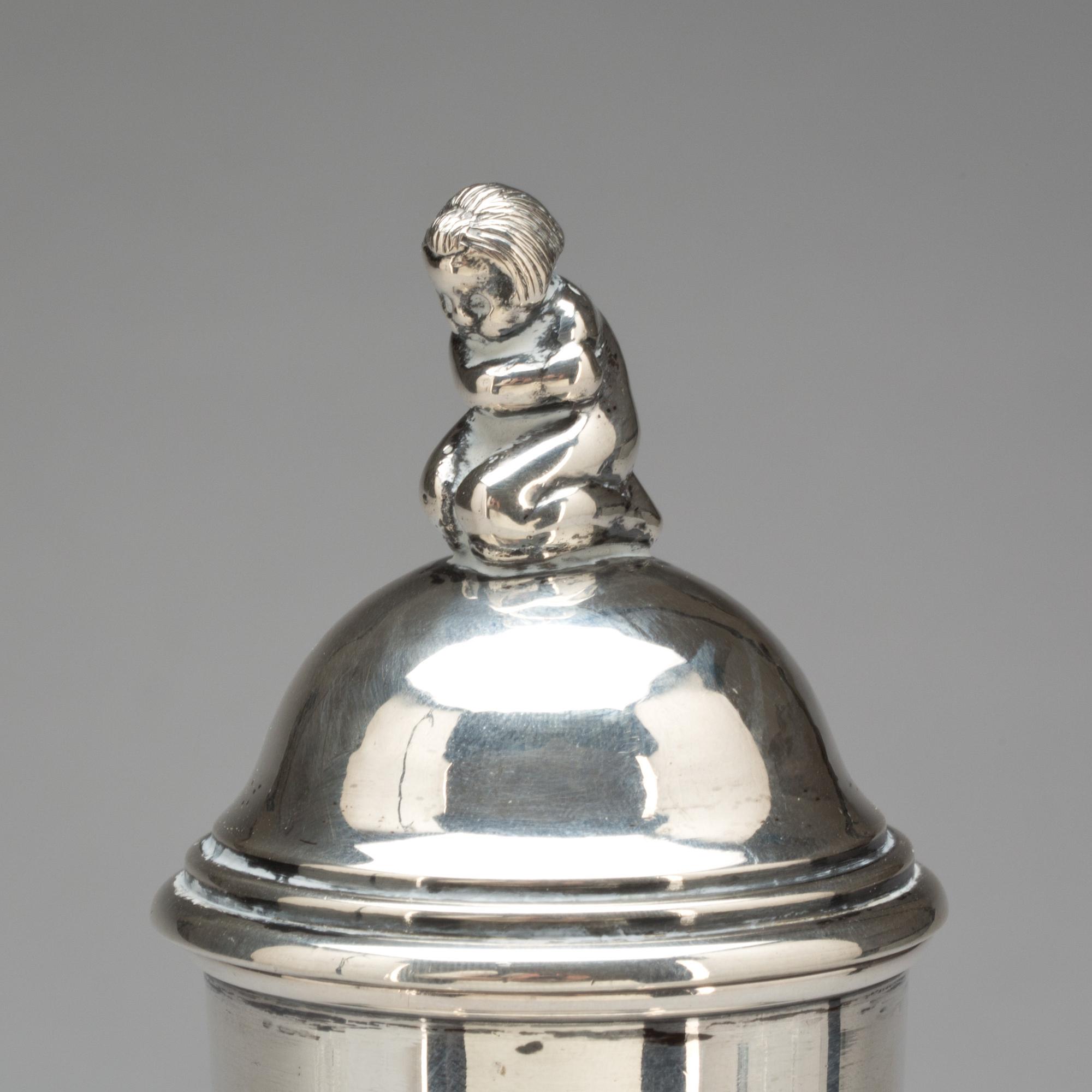 SHAKER, silver, Cort Hannibal, Köpenhamn, 1931. Vikt tot ca 315g.
