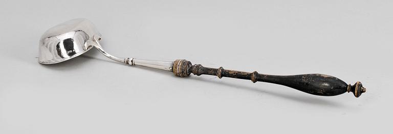 SOPPSLEV, silver, Bengt Tornberg, Linköping, 1828. Total silvervikt ca 70 g.