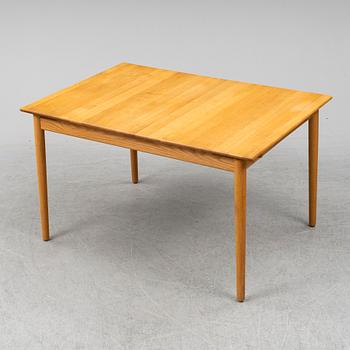An oak dining table by Norrgavel.