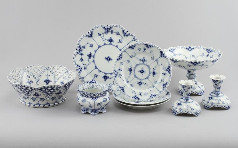 SERVISDELAR, 9 st, "Musselmalet", Royal Copenhagen, Danmark, 1900-talets andra hälft.