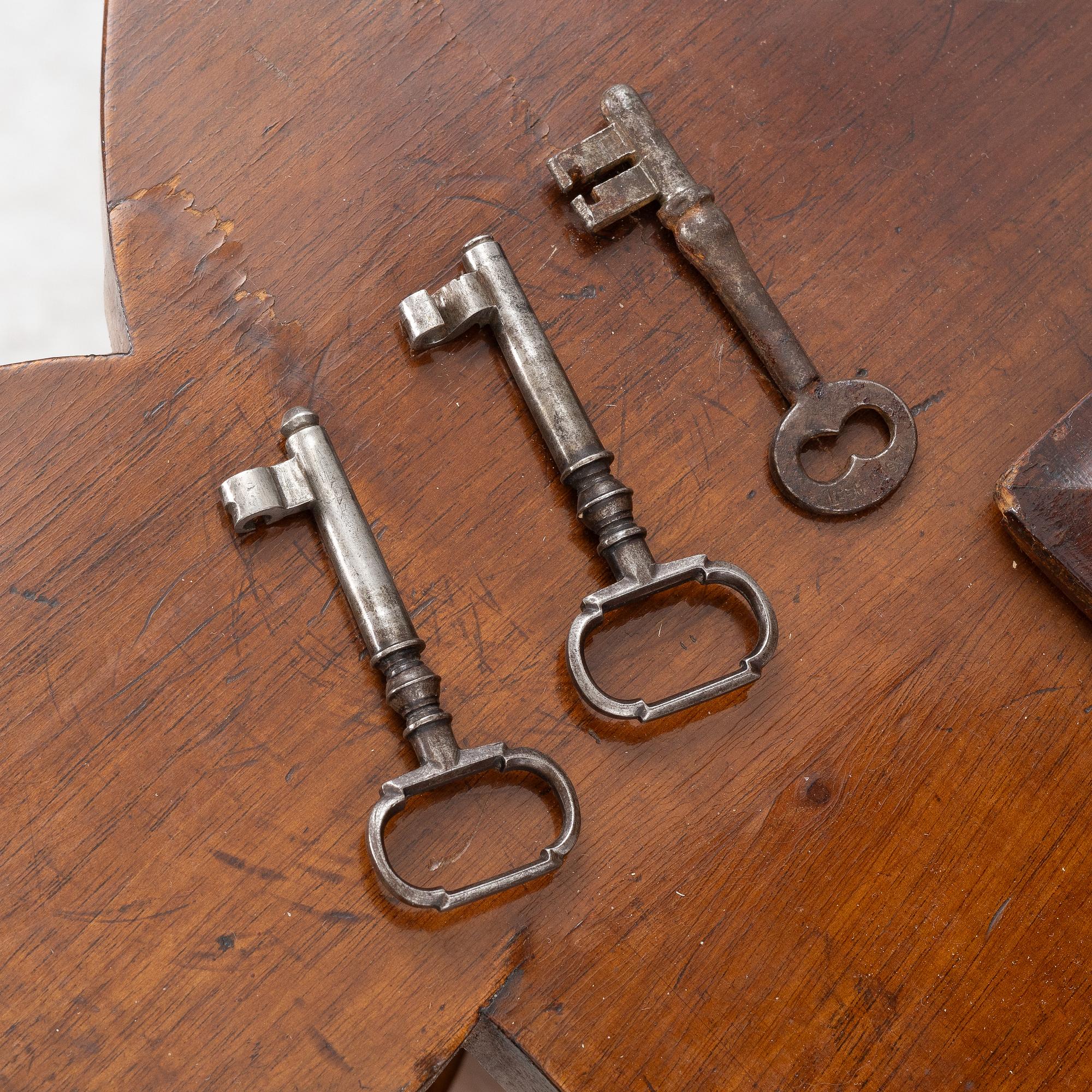 Corner cabinet, Karl Johan, first half of the 19th century.
