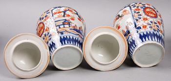 JAPANSKT PORSLIN, 4 delar, Imari, sekelskiftet 1800/1900.