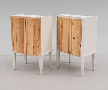 SÄNGBORD, 1 par, gustaviansk stil, 1900-talets andra hälft.