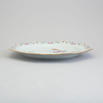 A famille rose export porcelain dish, Qing dynasty, Qianlong (1736-95).