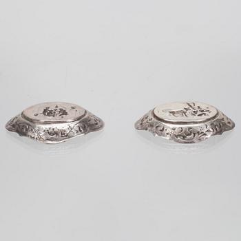 DOSA, FAT, 2 st, och ASKFAT, 2 st. Silver. Bl.a. Holland 1920-tal. Vikt totalt ca 260 g.