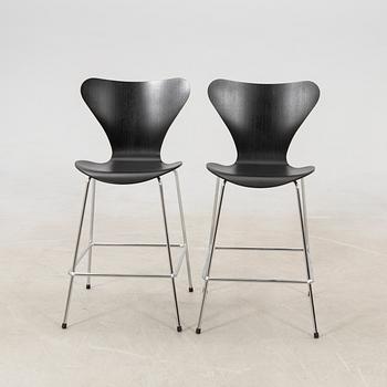 Arne Jacobsen, a pair of "Series 7" bar stools for Fritz Hansen, Denmark 2019.