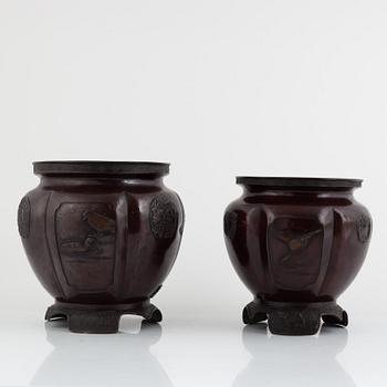 Two Japanese bronze pots, around 1900.