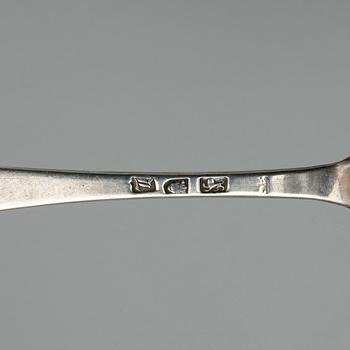 SKEDAR, 5 stycken snarlika, silver, olika mästare London England, 1700/1800-tal. Total vikt ca 330 gram.