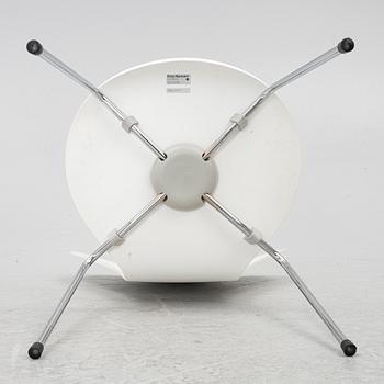 Arne Jacobsen, six 'Series 7' chairs, Fritz Hansen, Denmark, 2002.