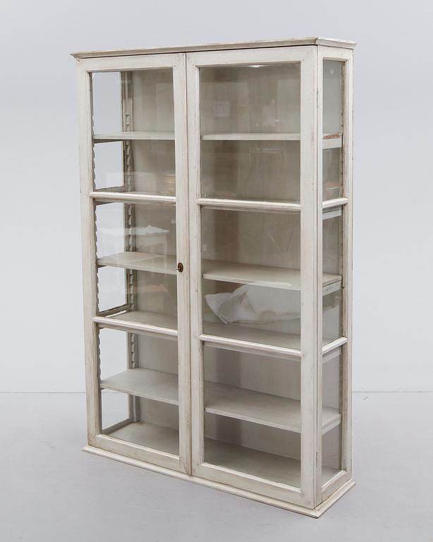 BOKSKÅP, 1800-talets andra hälft.