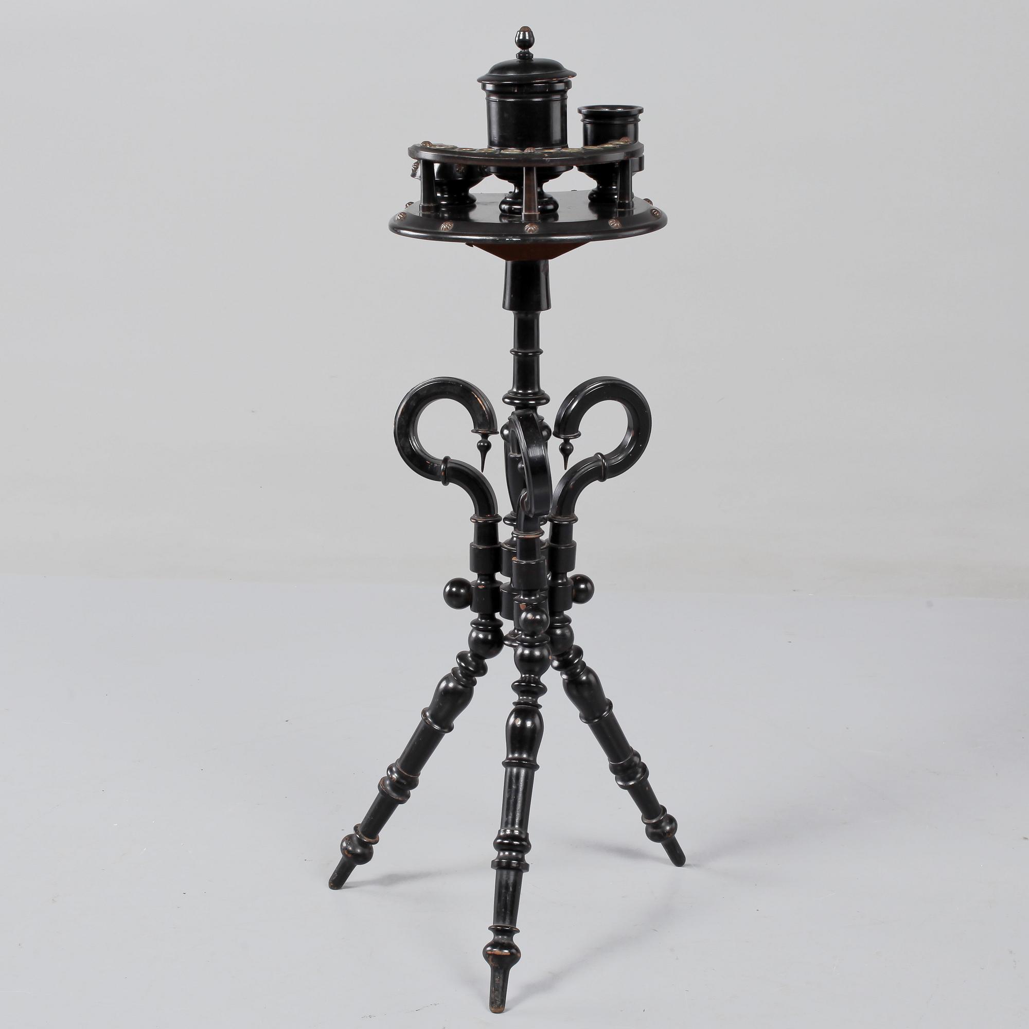 RÖKBORD, omkring sekelskiftet 1900.