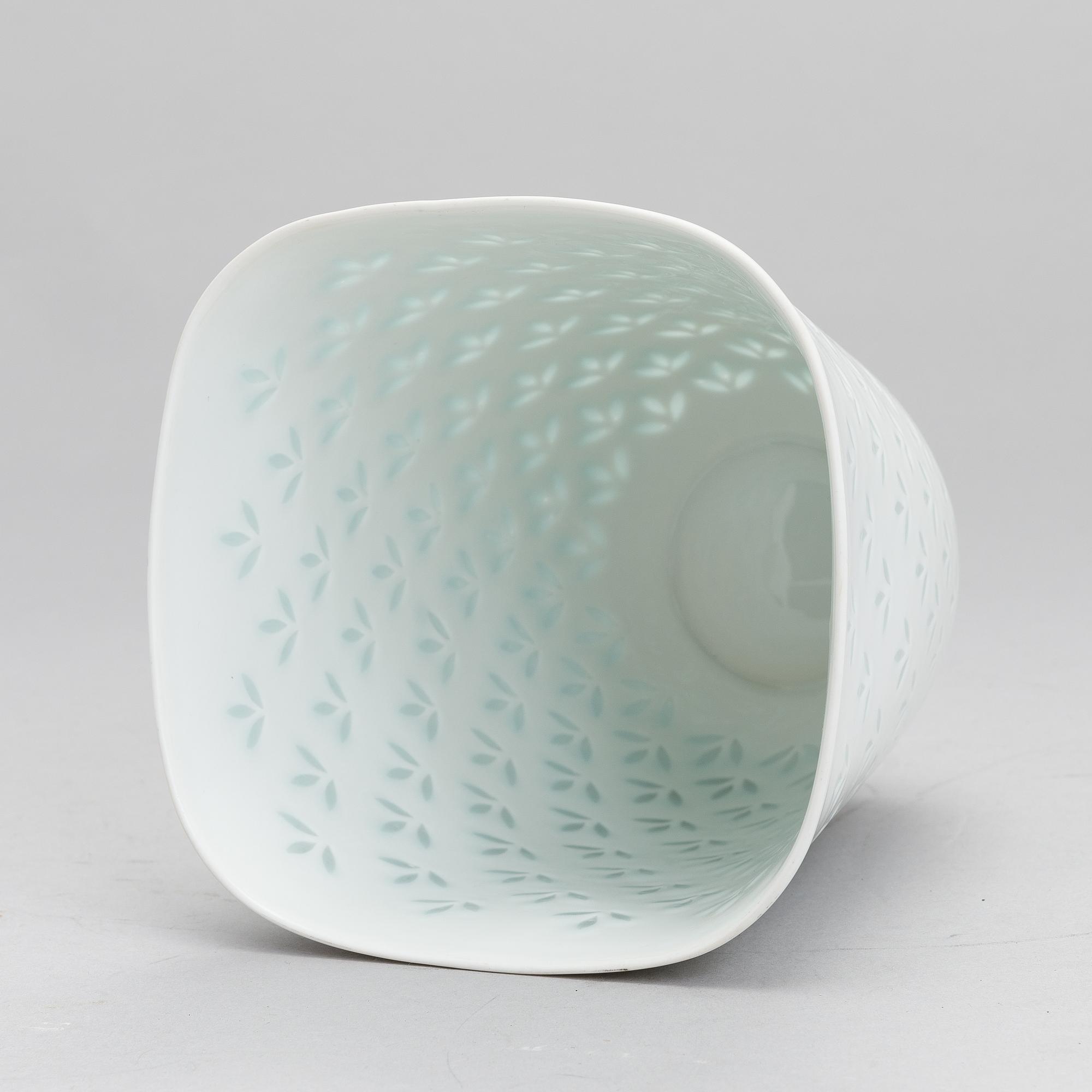 FRIEDL HOLZER-KJELLBERG, VASE, rice porcelain, signed F.H.Kj. Arabia Made in Finland.