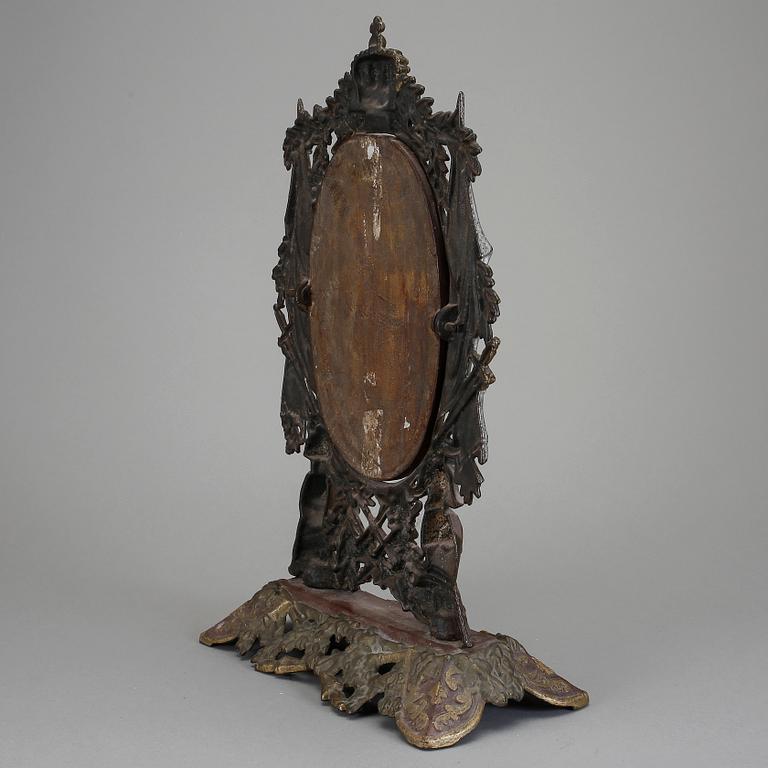 BORDSSPEGEL, gjutjärn, sannolikt Huseby bruk. 1800-talets slut.