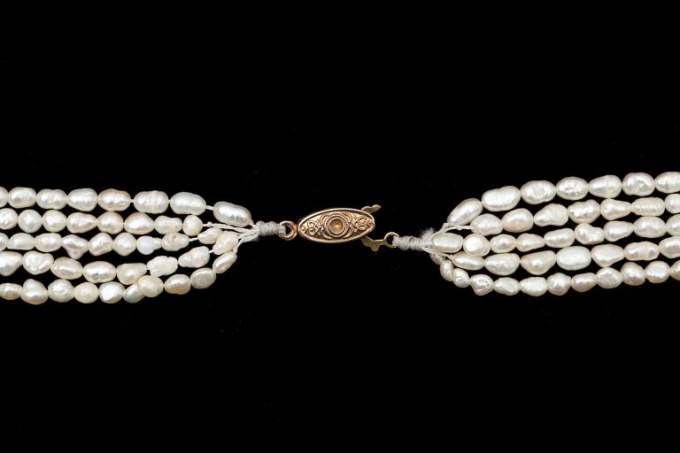 COLLIER, odlade sötvattenspärlor. Vikt 67g.