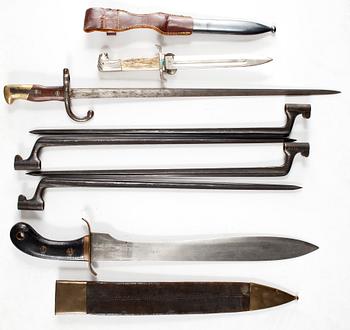 FASKINKNIV SAMT BAJONETTER, 6 st, Sverige 1800/1900-tal.