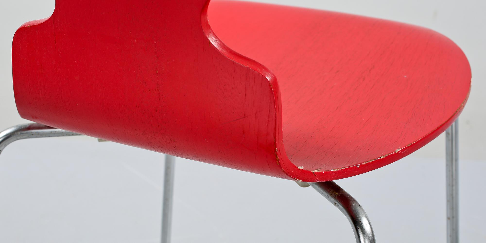 STOLAR, ett par, "Myran", Arne Jacobsen, Fritz Hansen, 1969.