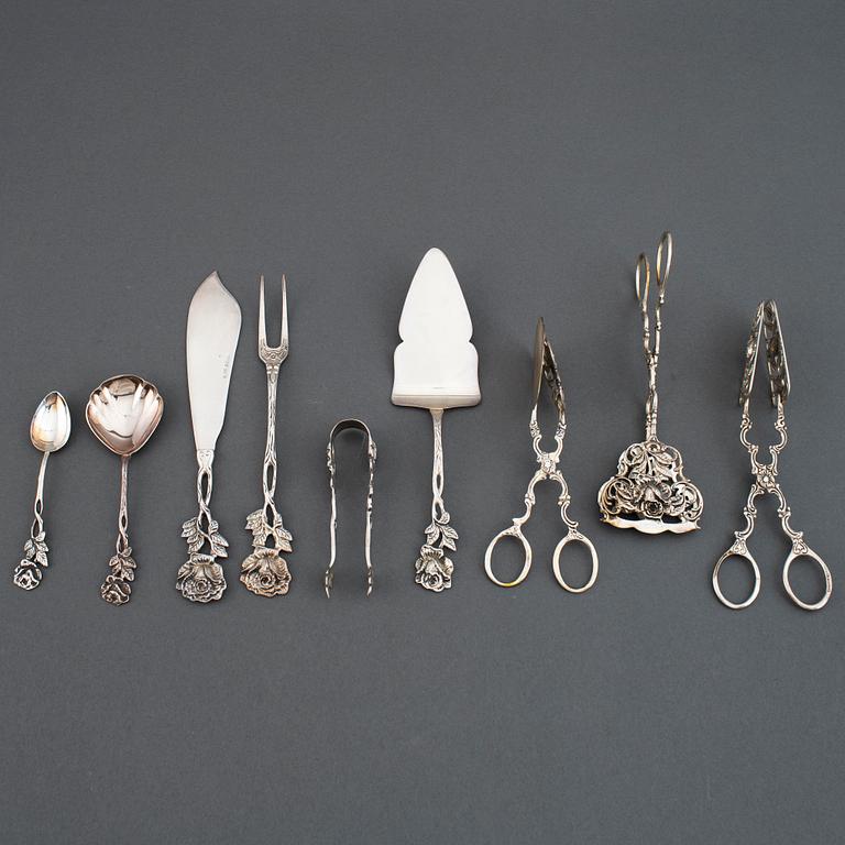 Tårtbestick, tårtgafflar, skedar mm, modell ”Rosen”, 33 delar, silver, GEWE, Malmö, 1960/70-tal.