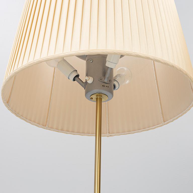Josef Frank, golvlampor, ett par, modell G2148, Firma Svenskt Tenn.