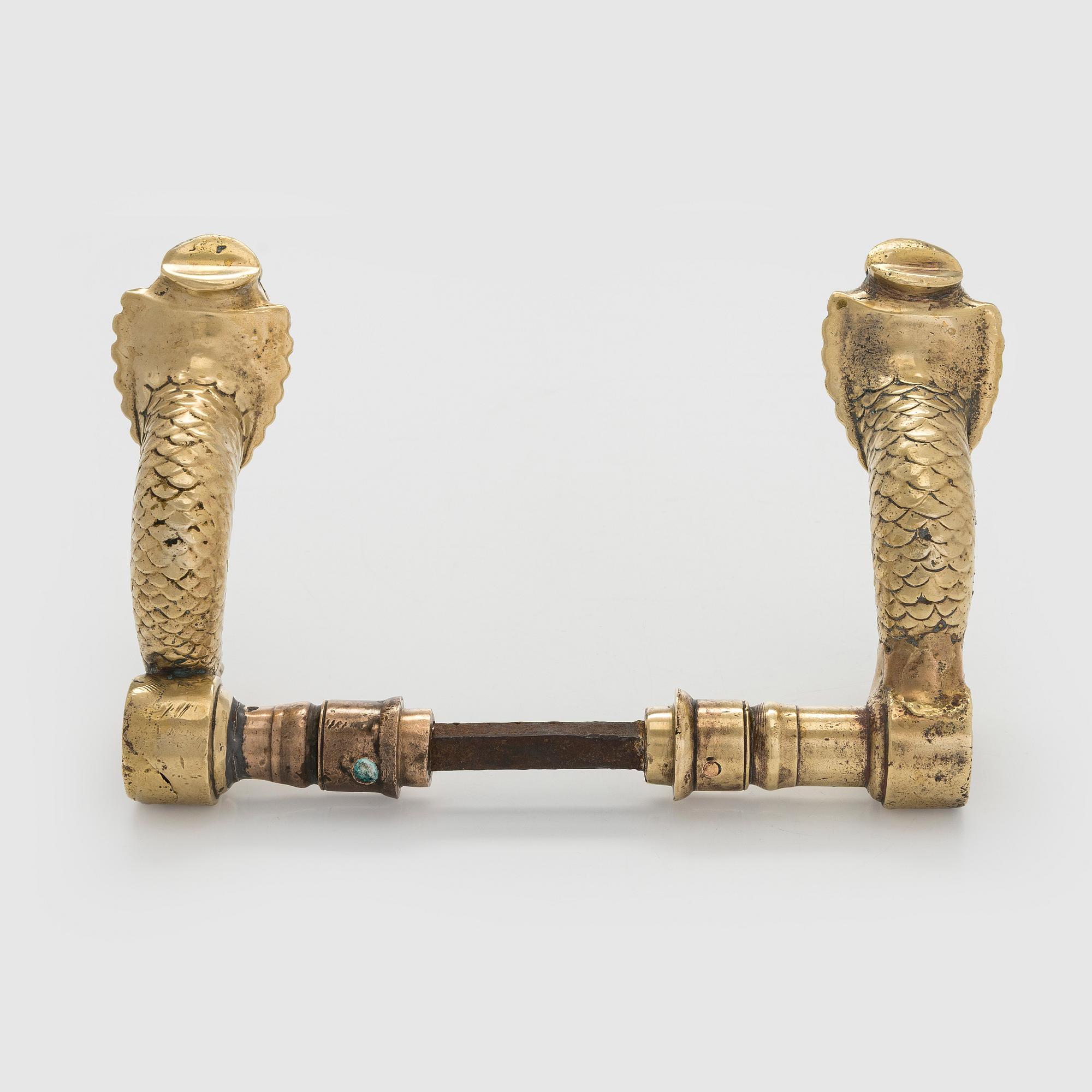 Armas Lindgren, A pair of 1920s brass door handles.