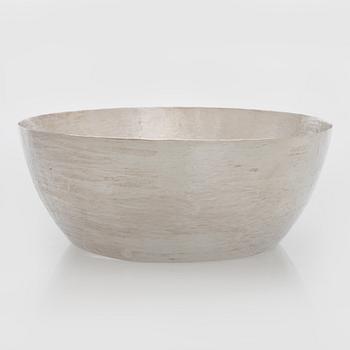 Tapio Wirkkala, malja, hopeaa, Kultakeskus Hämeenlinna 2007.