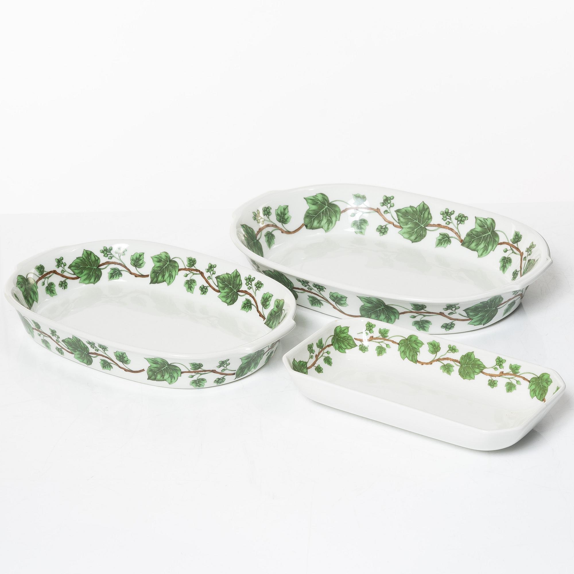 Service, 63 pieces, porcelain, Porcelaine de Paris, Limoges, France.