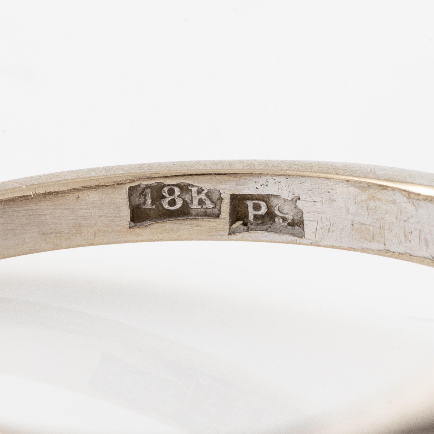 Ring, 18K white gold with brilliant-cut diamonds.