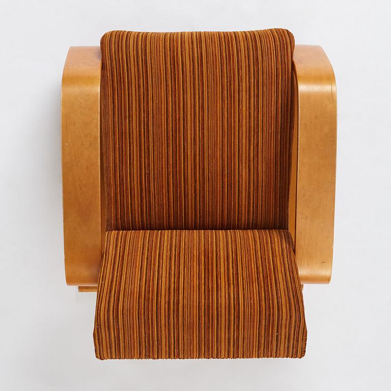 Alvar Aalto, a model 400 'Tank Chair', executed by Aalto Möbler in Hedemora, Sweden 1945-56.