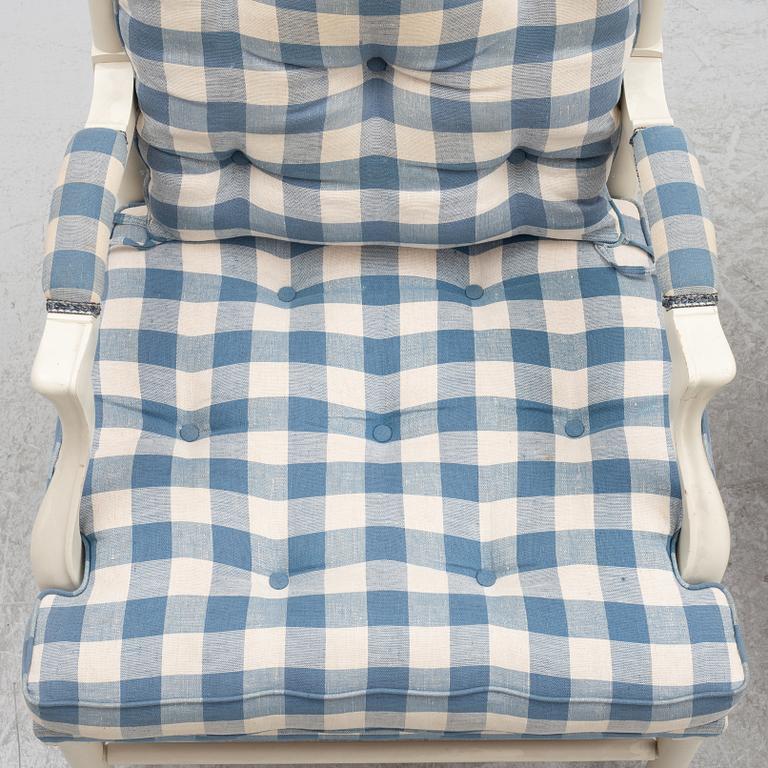 Karmstolar ett par, gustaviansk stil, s.k. Gripsholmsfåtöljer, ett par.