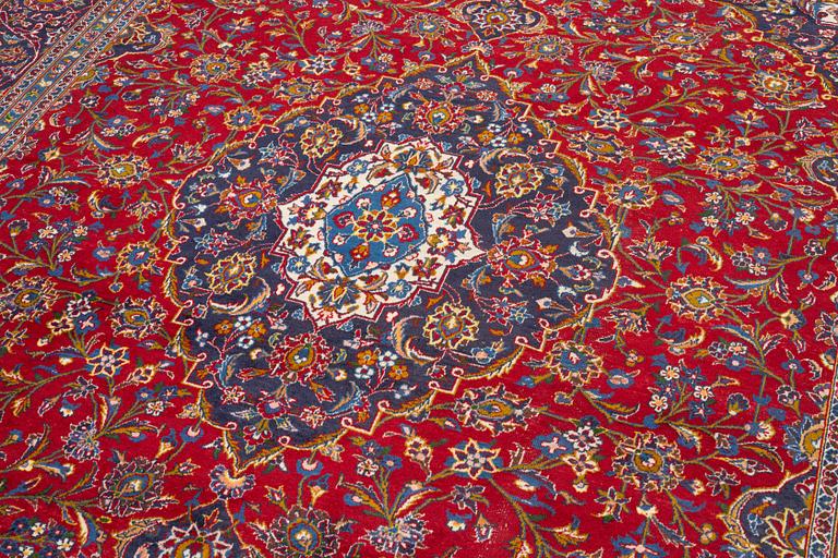 An Oriental carpet, c. 396 x 300 cm.