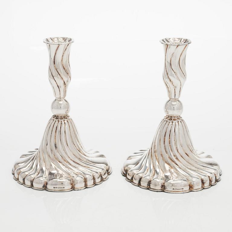 Ljusstakar, ett par, silver, Turun Hopea, Åbo 1971.