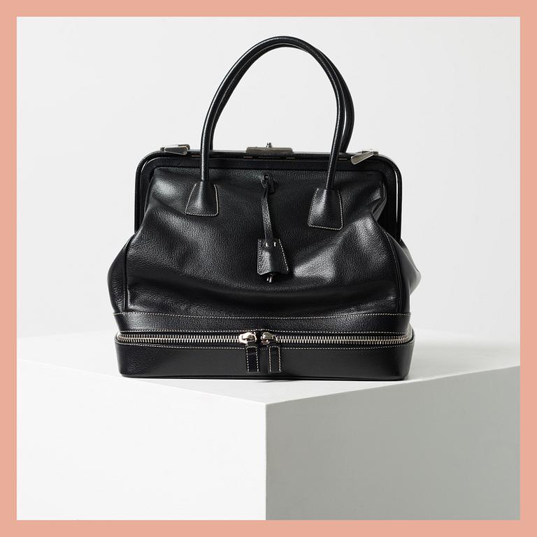 VÄSKA, Prada.