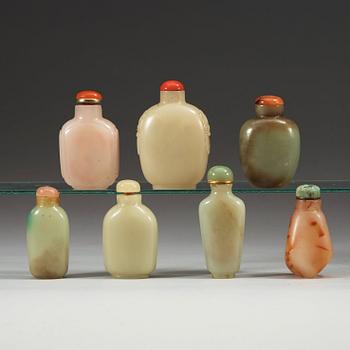 A set of 7 nephrite and stone snuff bottles with stoppers, Qing dynasty (1644-1912).