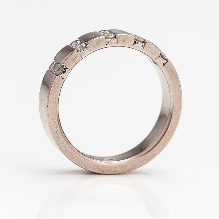 Ring, 18K vitguld, diamanter ca 0.30 ct enligt gravyr. A Tillander, Helsingfors 2008.
