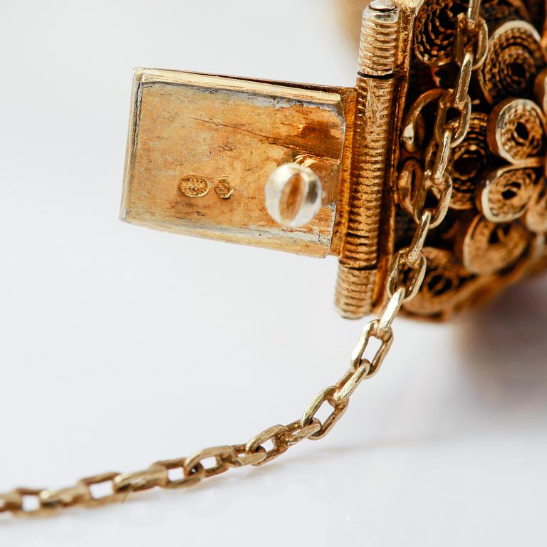 ARMBAND, förgyllt silver och rosatonade stenar, 1900-talets första hälft.