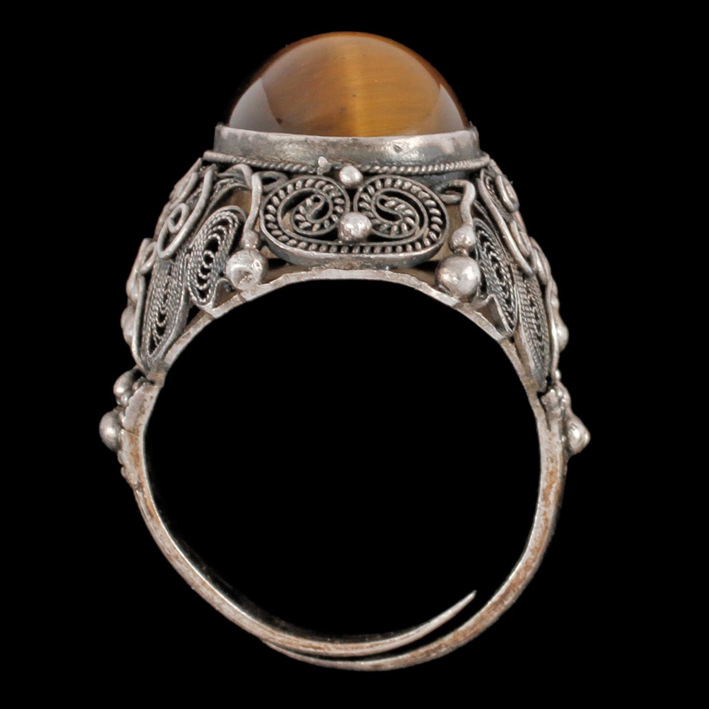 ARMLÄNK samt RING, silver med cabochonslipat tigeröga, 1900-talets andra hälft.