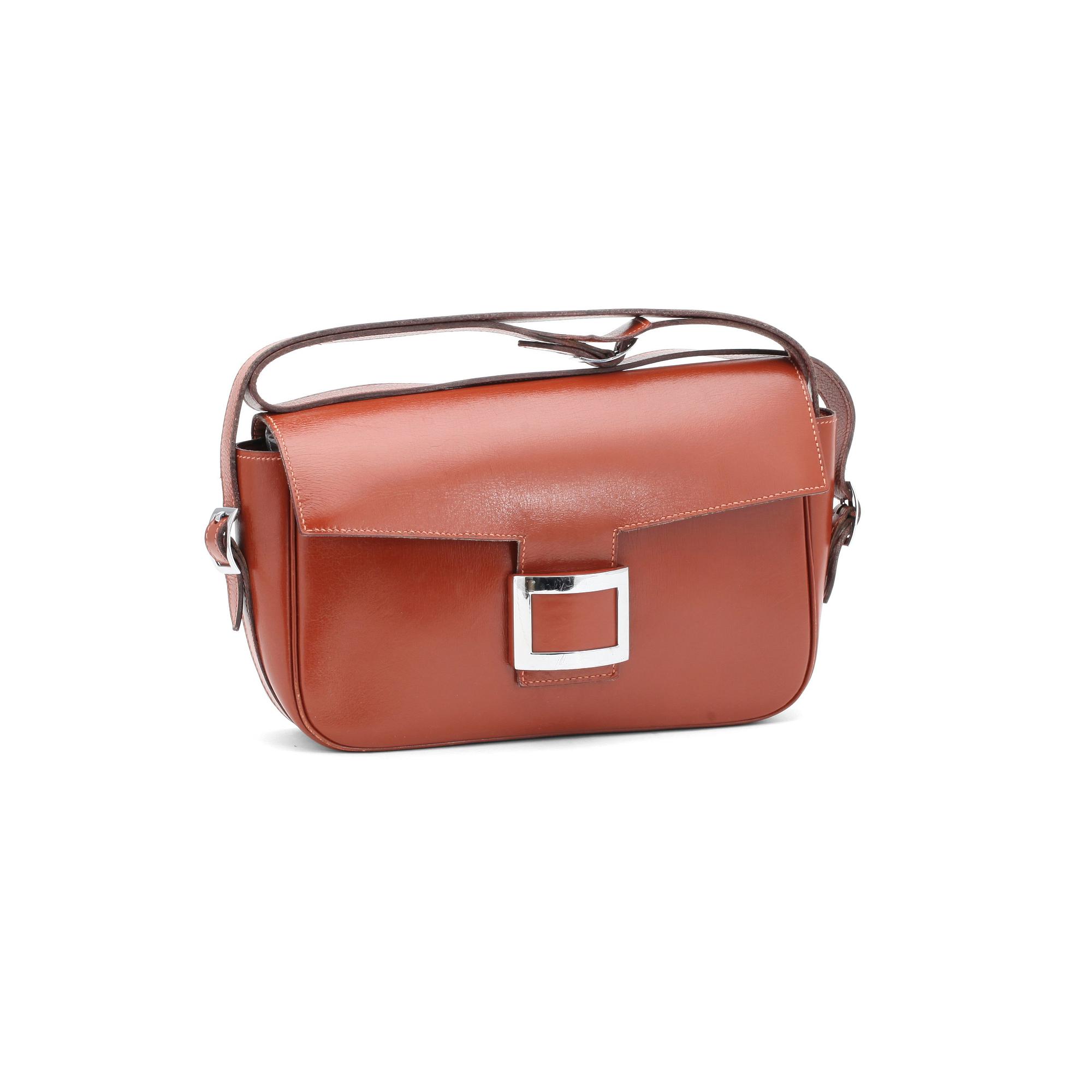 HERMÉS, a brown leather shoulder bag.