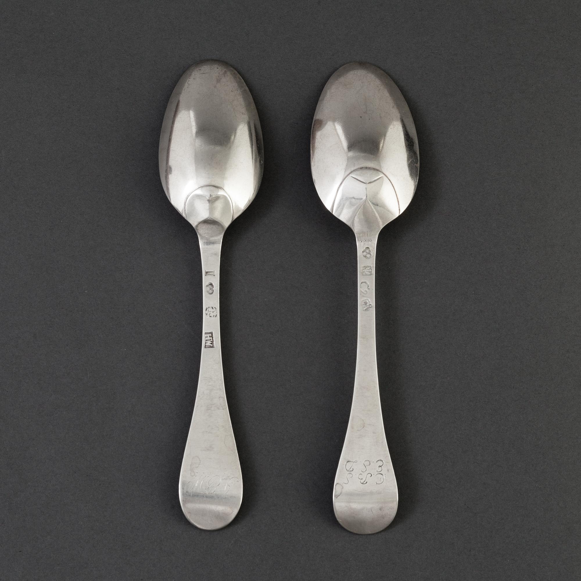 Henrik Wittkopf dy, Stockholm 1767 och Carl Åberg, Arboga 1785, skedar 2 st, silver.