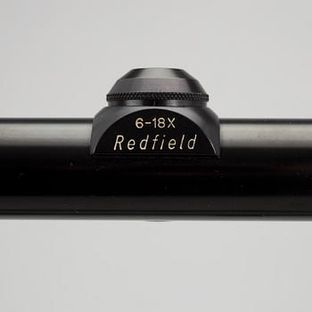 GEVÄRSTILLBEHÖR, bland annat 4 kikarsikten. 1900-tal.