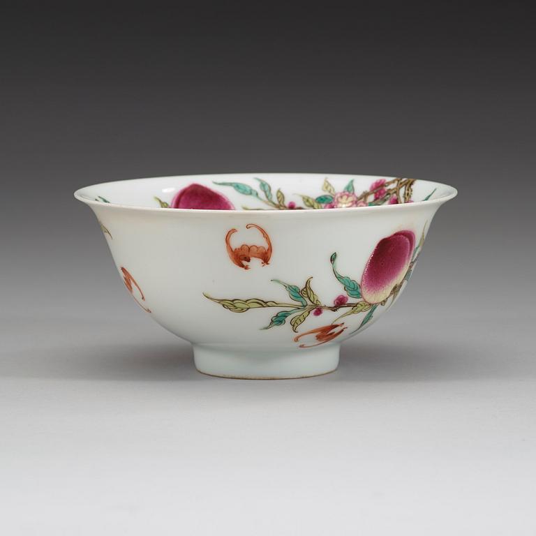 SKÅL, porslin. Troligen Republik (1912-1949).