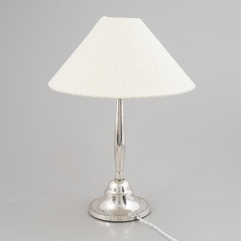 C.G. Hallberg, bordslampa, modell "2002", Swedish Grace, Stockholm, 1920-30-tal.