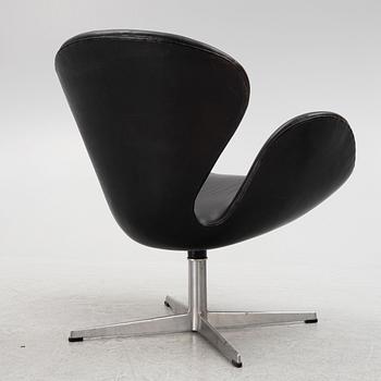 Arne Jacobsen, armchair, "The Swan" by Fritz Hansen, Denmark, 1960s.