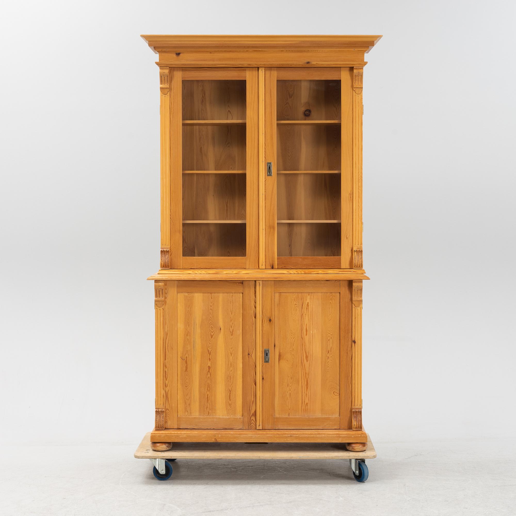 Bokskåp, nyrenässans, 1900-tal.