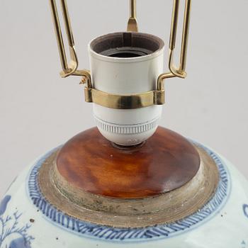 Bojan/lampfot, porslin. Kina, Qingdynastin, 1800-tal.